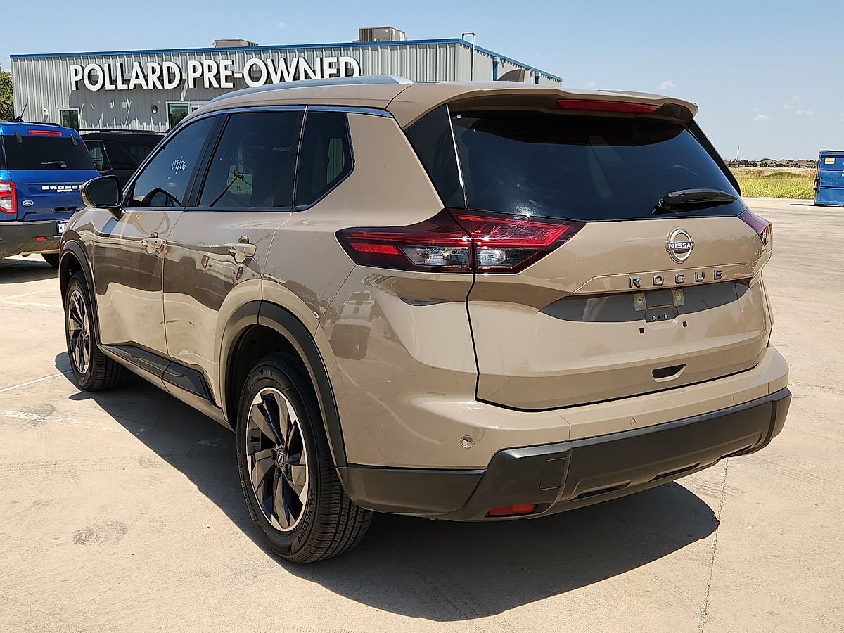 Used 2025 Nissan Rogue SV w/ SV Premium Package FWD image 2