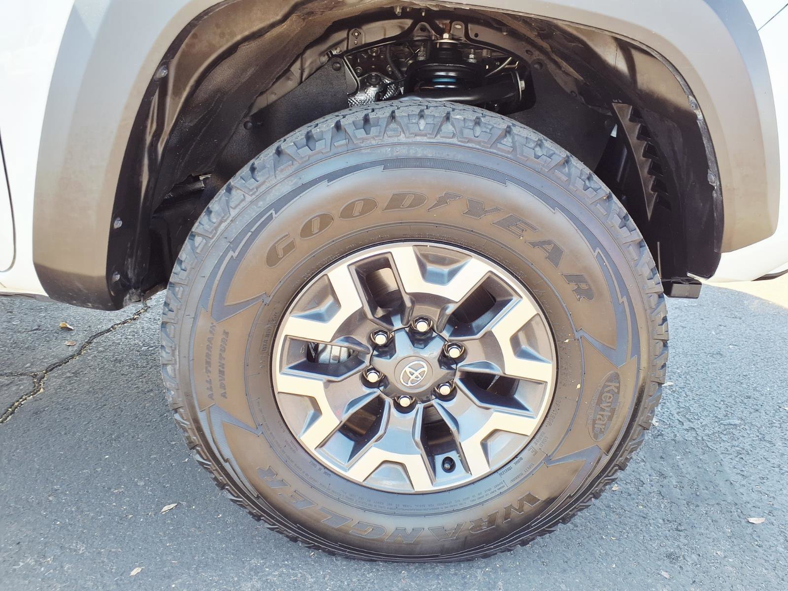 Used 2023 Toyota Tacoma TRD Off-Road image 9