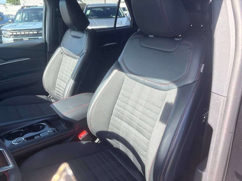 Certified 2025 Ford Explorer ST-Line w/ ST-Line Street Pack AWD/4WD image 21