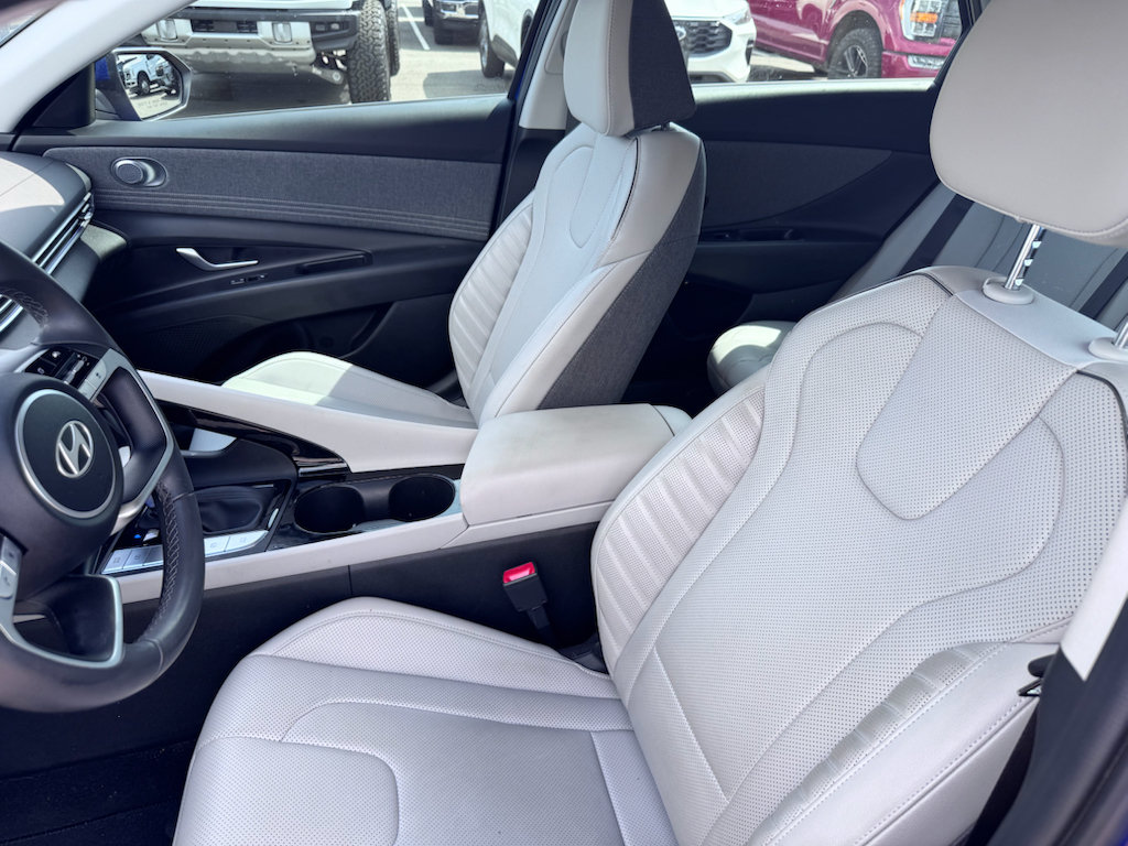 Used 2025 Hyundai Elantra Limited w/ Cargo Package FWD image 12