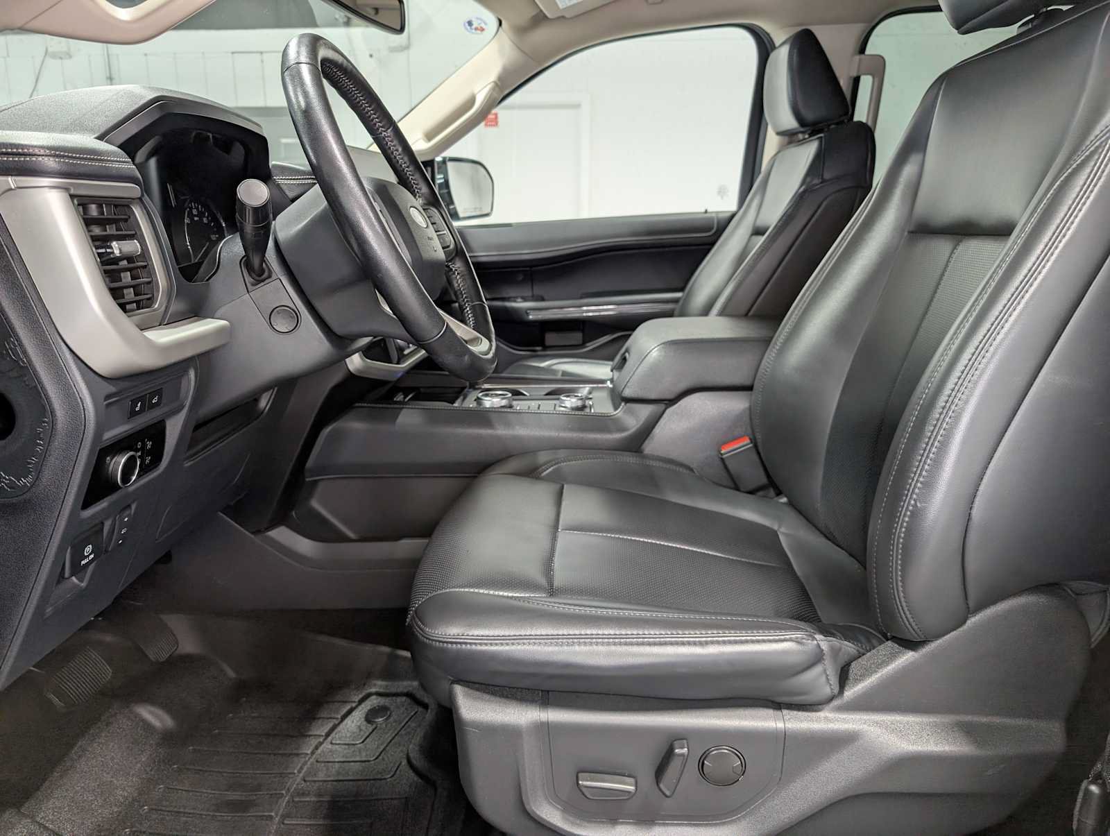 Certified 2023 Ford Expedition XLT AWD/4WD image 4