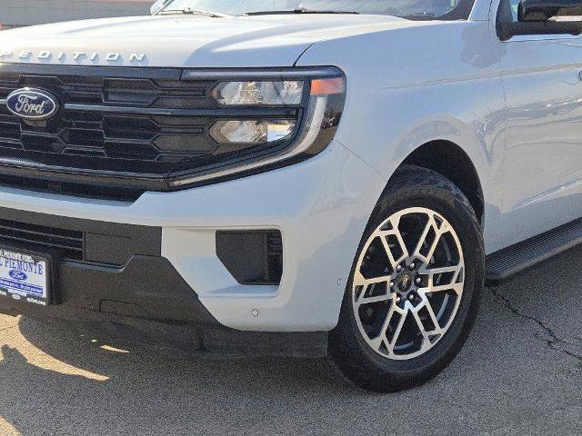 Certified 2025 Ford Expedition Active AWD/4WD image 3