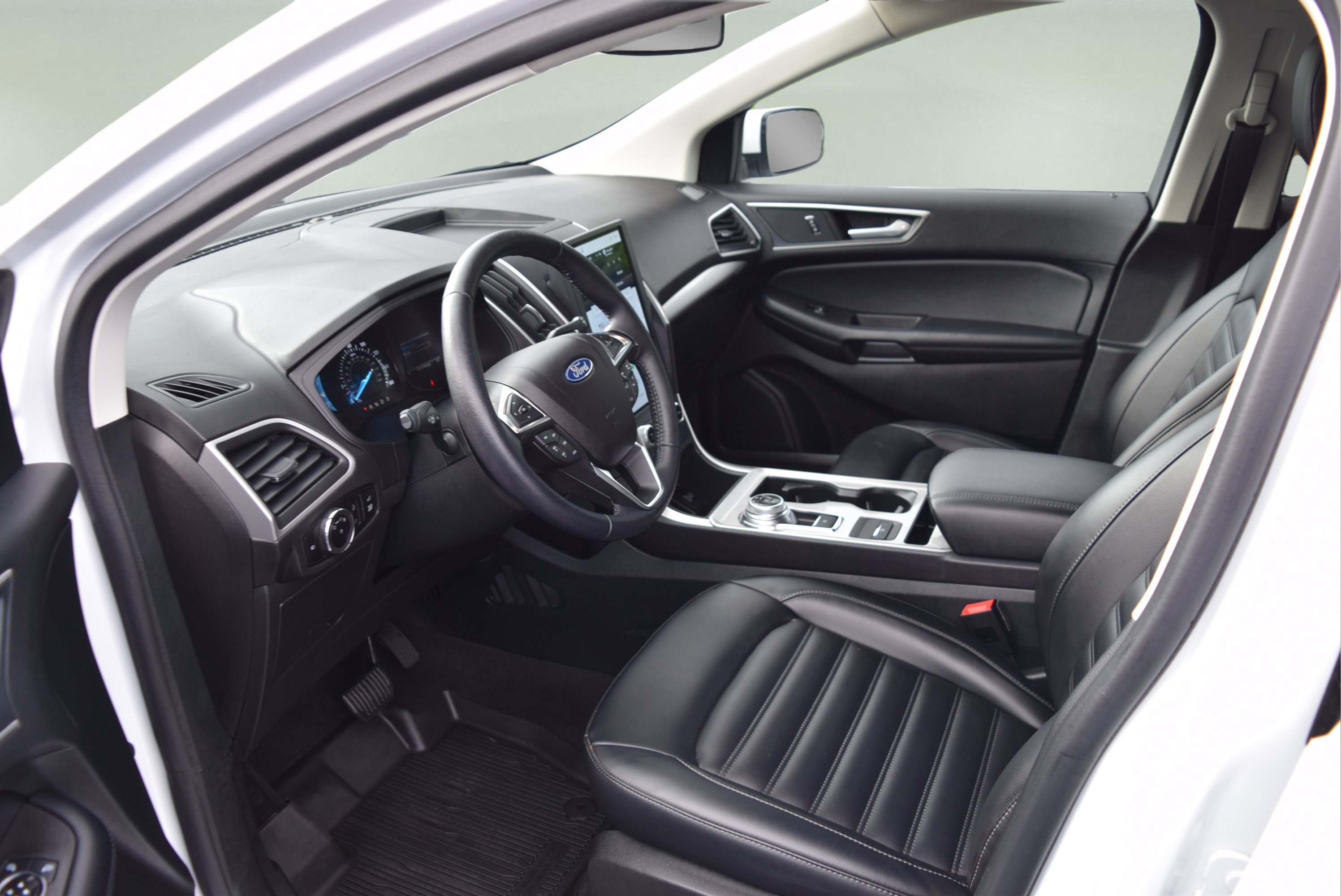 Certified 2024 Ford Edge SEL w/ Convenience Package AWD/4WD image 9
