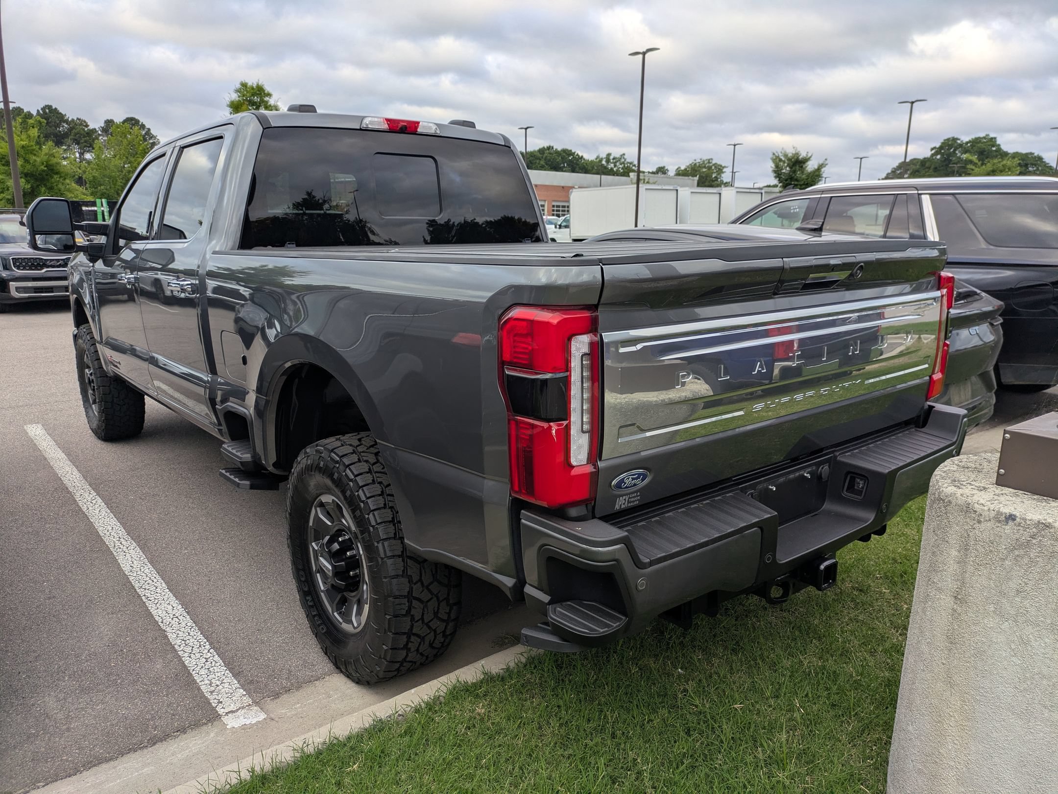 Certified 2023 Ford F250 Platinum w/ Tremor Off-Road Package AWD/4WD image 4