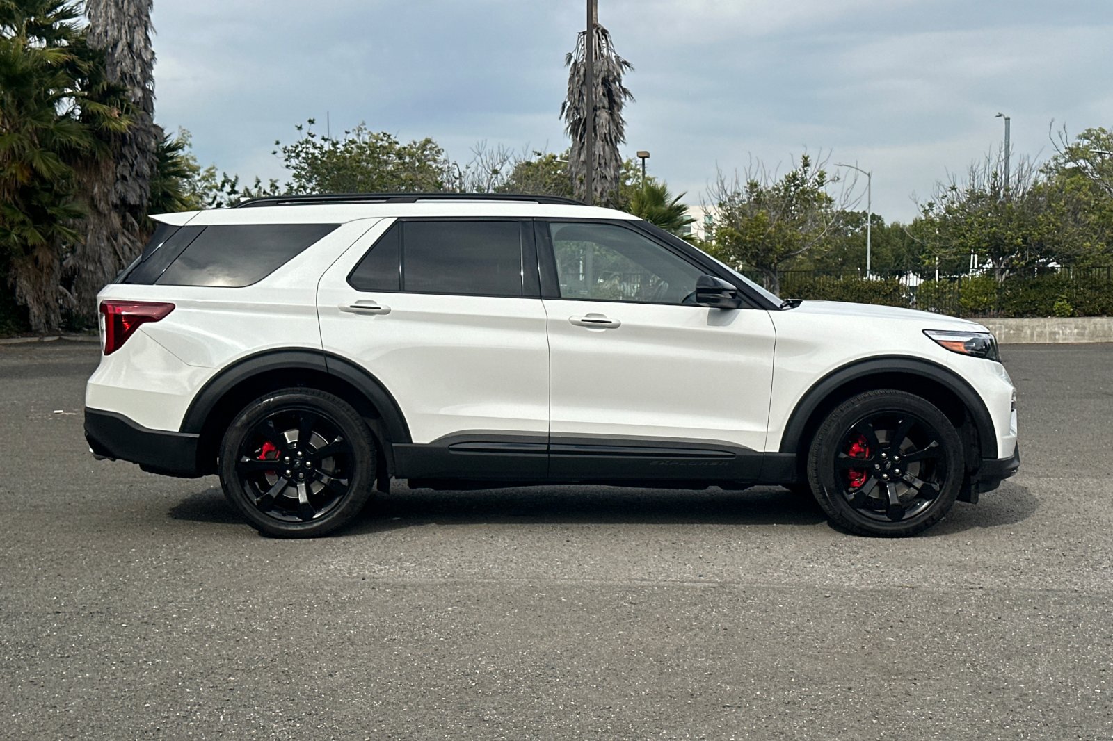 Certified 2022 Ford Explorer ST w/ Equipment Group 401A AWD/4WD image 2