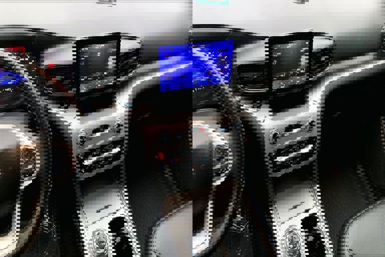 Certified 2022 Ford Explorer XLT w/ Equipment Group 202A image 6