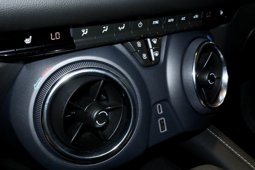 Used 2025 Chevrolet Blazer LT FWD image 32