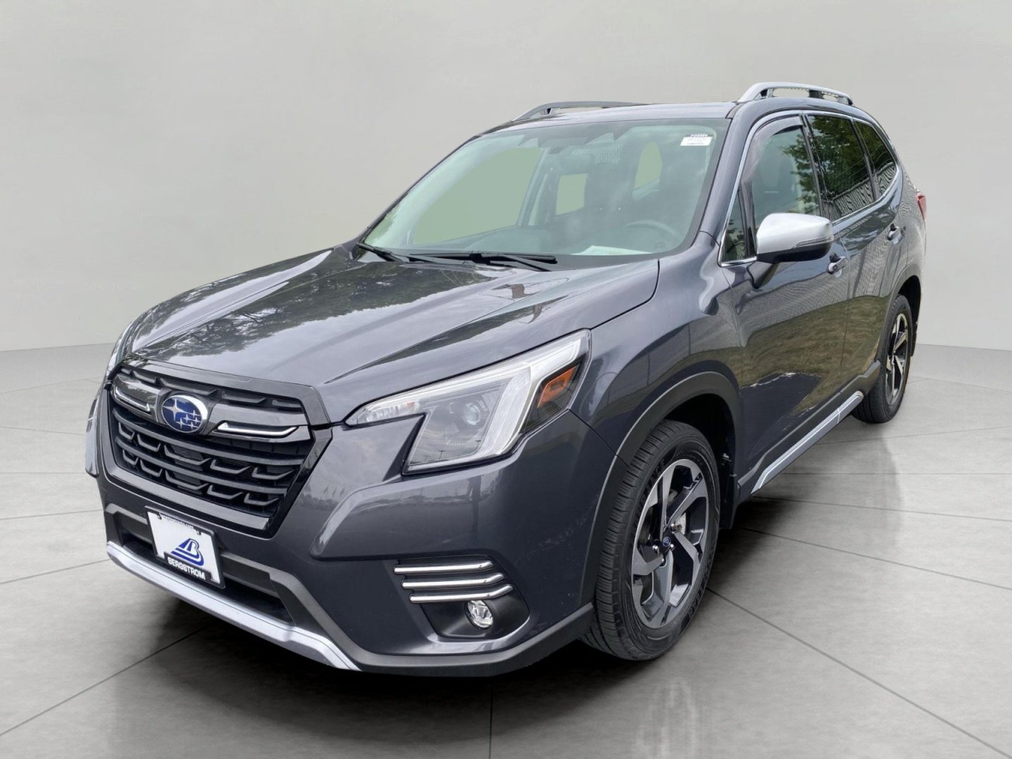 Used 2023 Subaru Forester Touring w/ Popular Package #2 AWD/4WD image 3