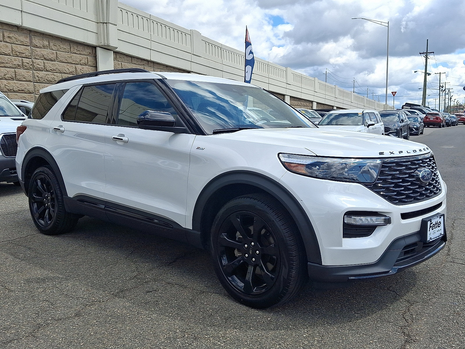 Certified 2023 Ford Explorer ST-Line AWD/4WD image 3