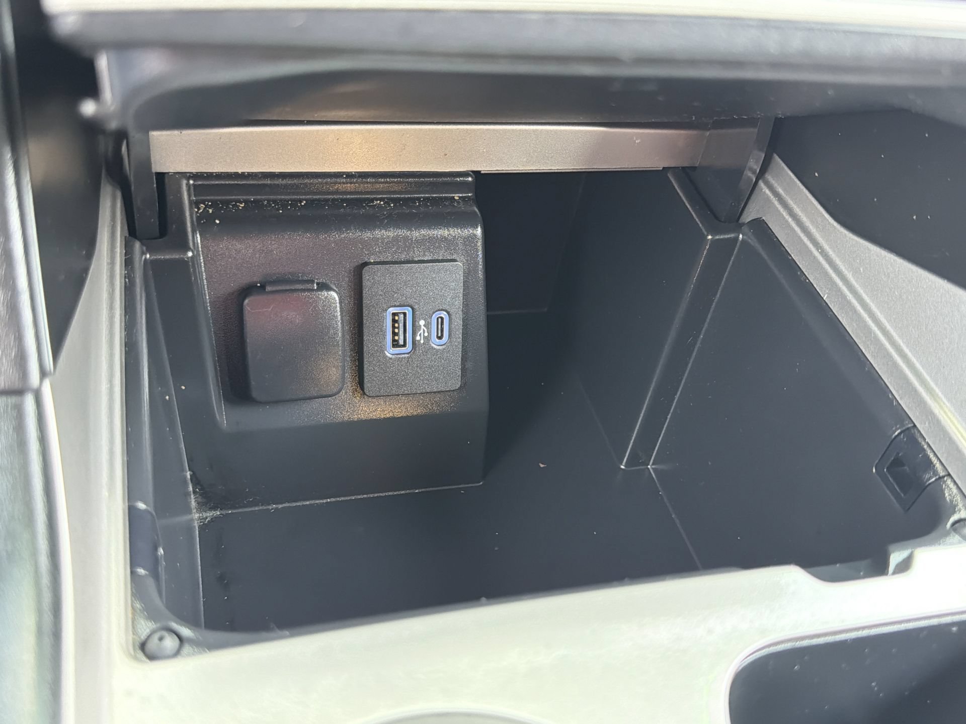 Certified 2021 Ford Explorer XLT RWD image 9