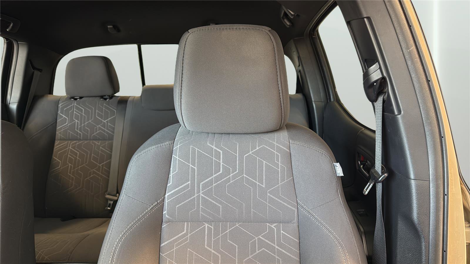 Used 2018 Toyota Tacoma TRD Off-Road w/ Technology Package AWD/4WD image 30