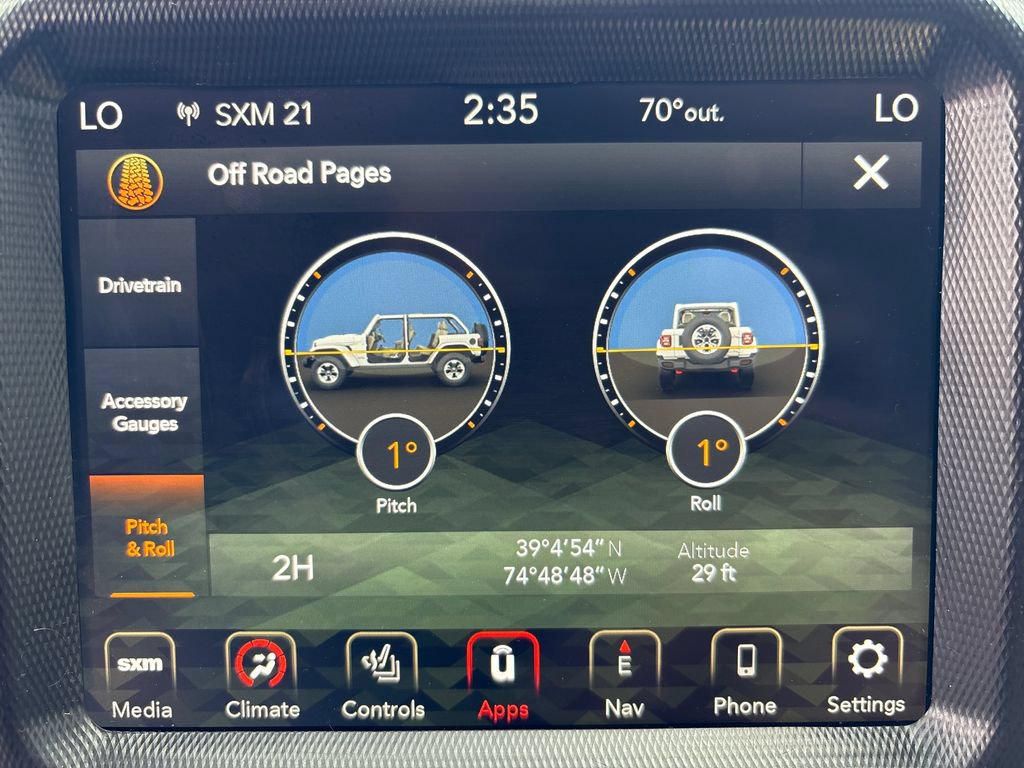 Used 2018 Jeep Wrangler Unlimited Sahara w/ Dual Top Group AWD/4WD image 29