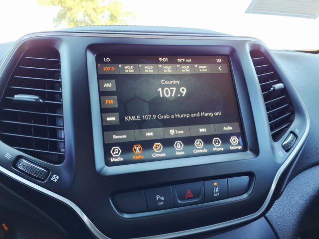 Used 2021 Jeep Cherokee Latitude Lux w/ Comfort/Convenience Group image 23