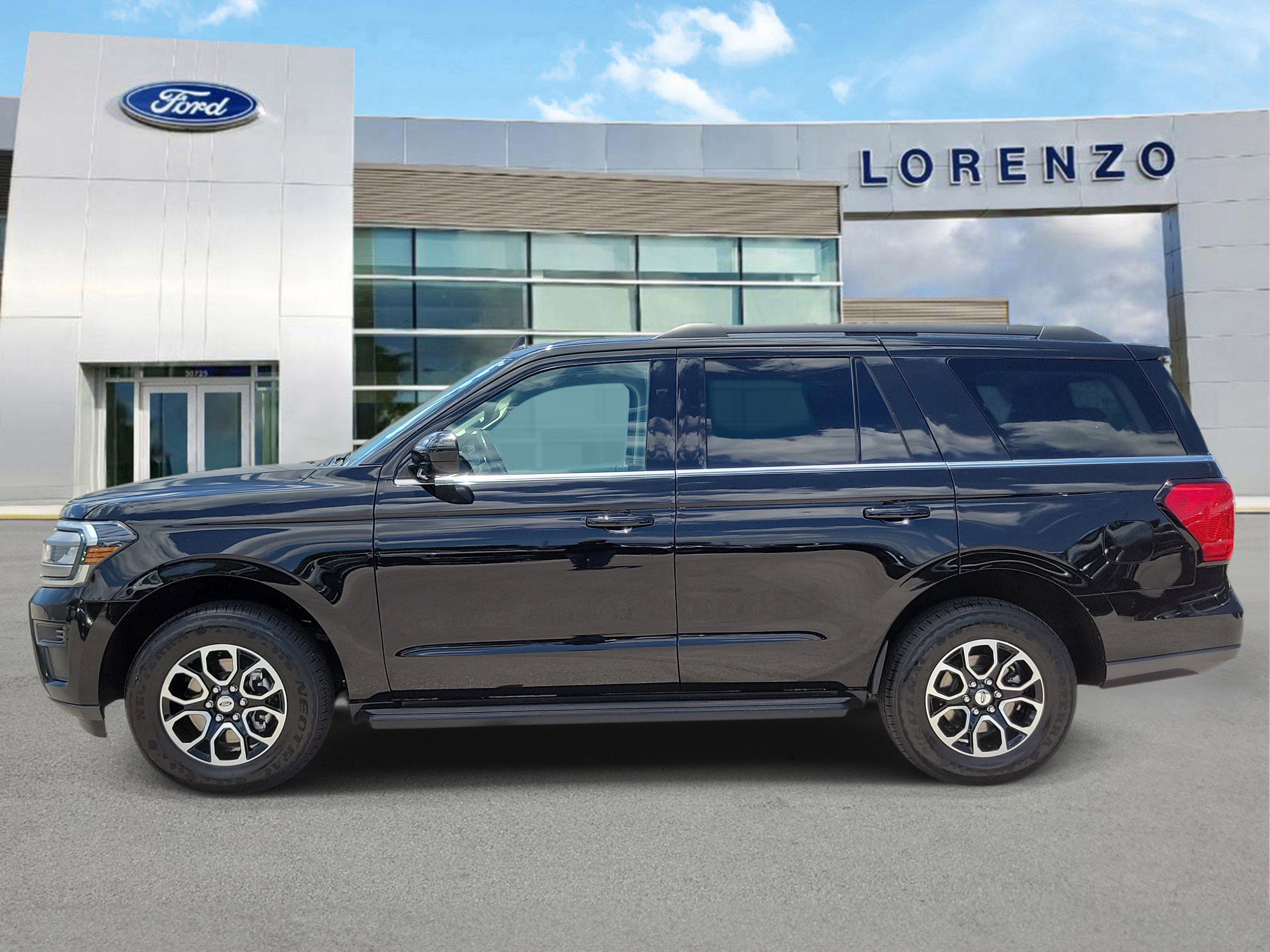 Certified 2023 Ford Expedition XLT RWD image 8
