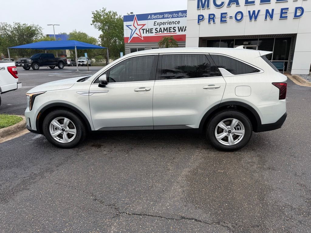 Used 2026 Kia Sorento LX FWD image 3