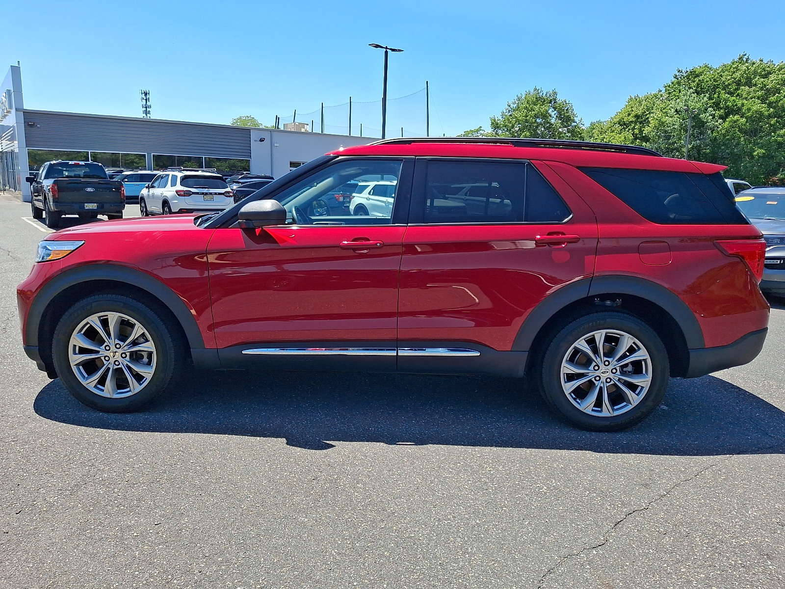 Certified 2024 Ford Explorer XLT w/ Equipment Group 202A AWD/4WD image 6