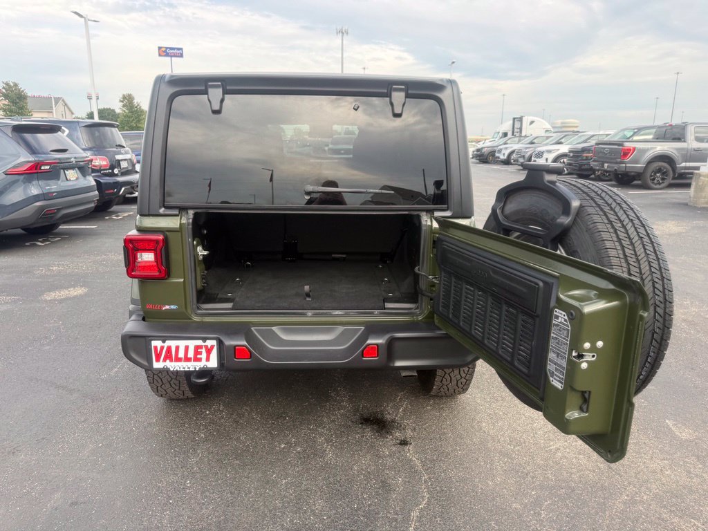 Used 2024 Jeep Wrangler Unlimited Sahara AWD/4WD image 52