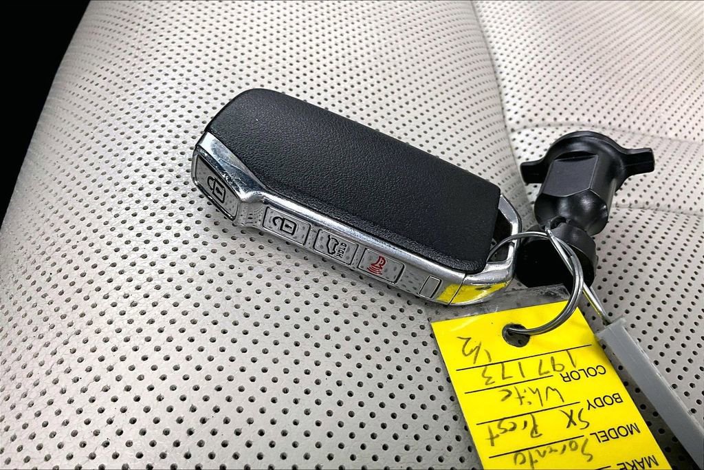 Used 2023 Kia Sorento SX AWD/4WD image 11
