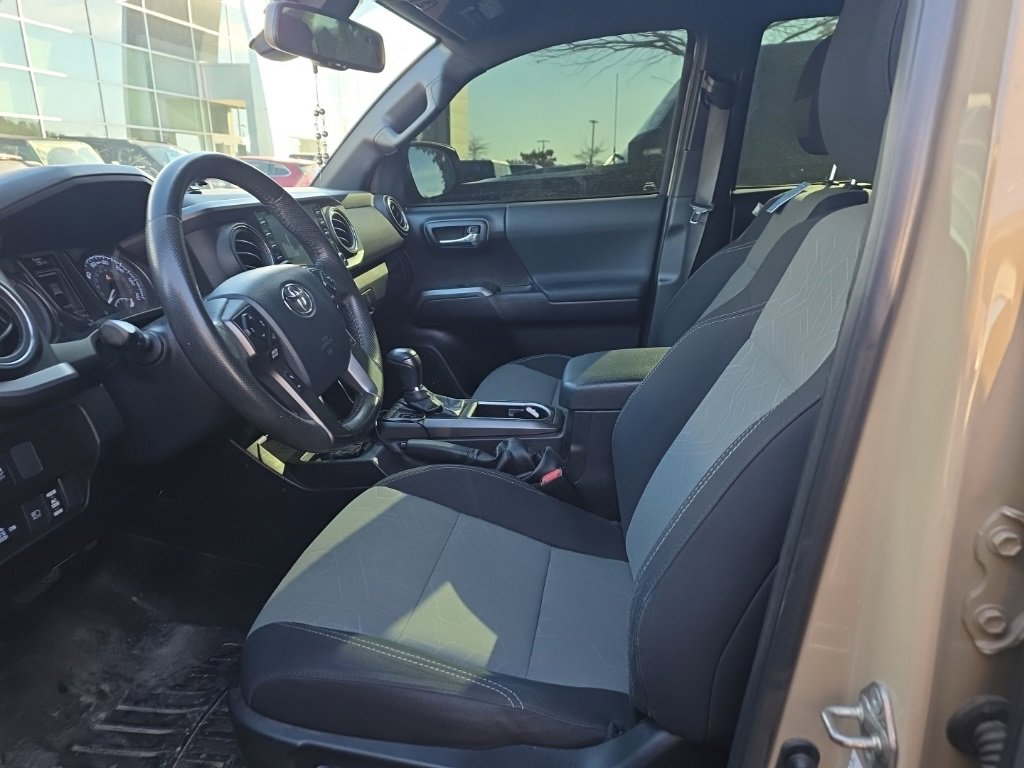 Used 2020 Toyota Tacoma TRD Off-Road image 11