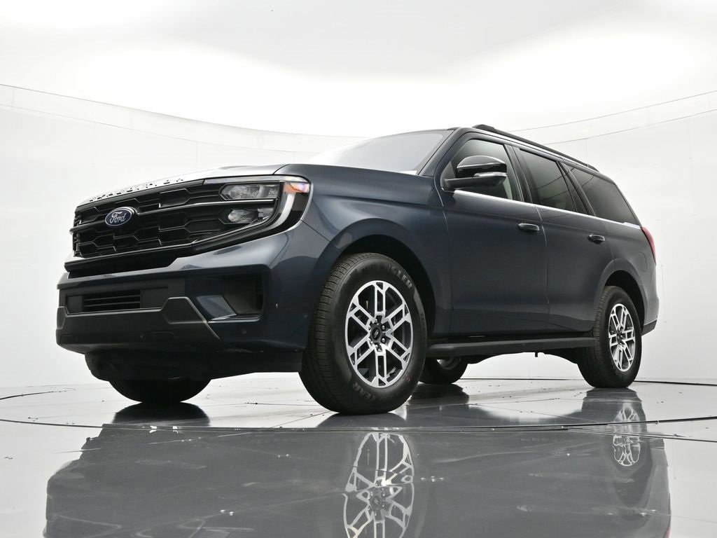 Certified 2025 Ford Expedition Active image 3
