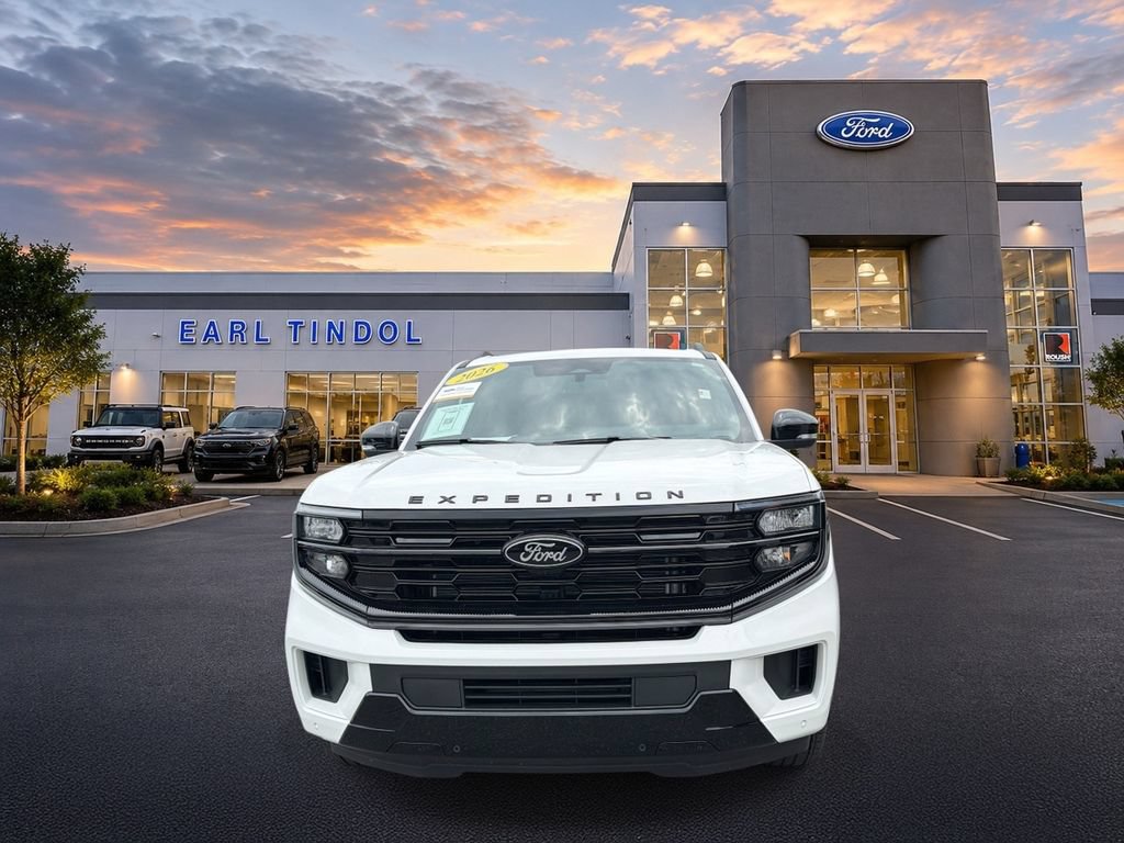 Certified 2026 Ford Expedition Platinum w/ Stealth Appearance Package AWD/4WD image 4