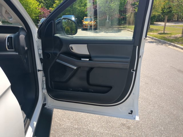 Certified 2025 Ford Expedition Active AWD/4WD image 35