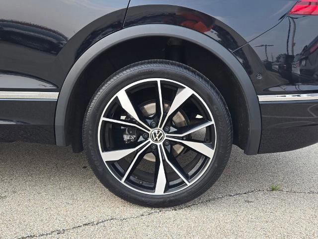 Used 2023 Volkswagen Tiguan SEL R-Line image 16