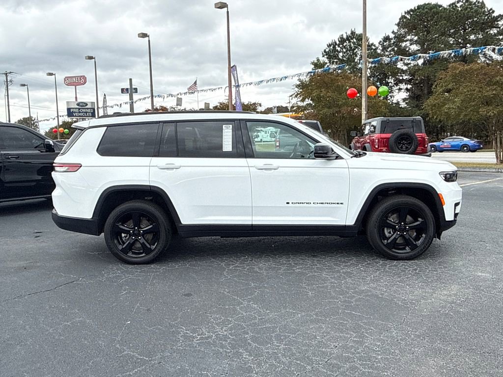 Used 2025 Jeep Grand Cherokee L Altitude RWD image 2