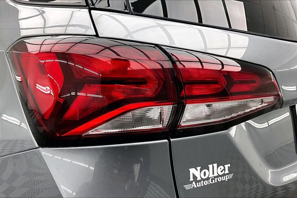 Used 2024 Chevrolet Equinox LS w/ LS Convenience Package image 30