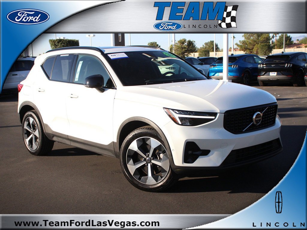 Used 2023 Volvo XC40 B5 Plus w/ Driver Assist Package image 7