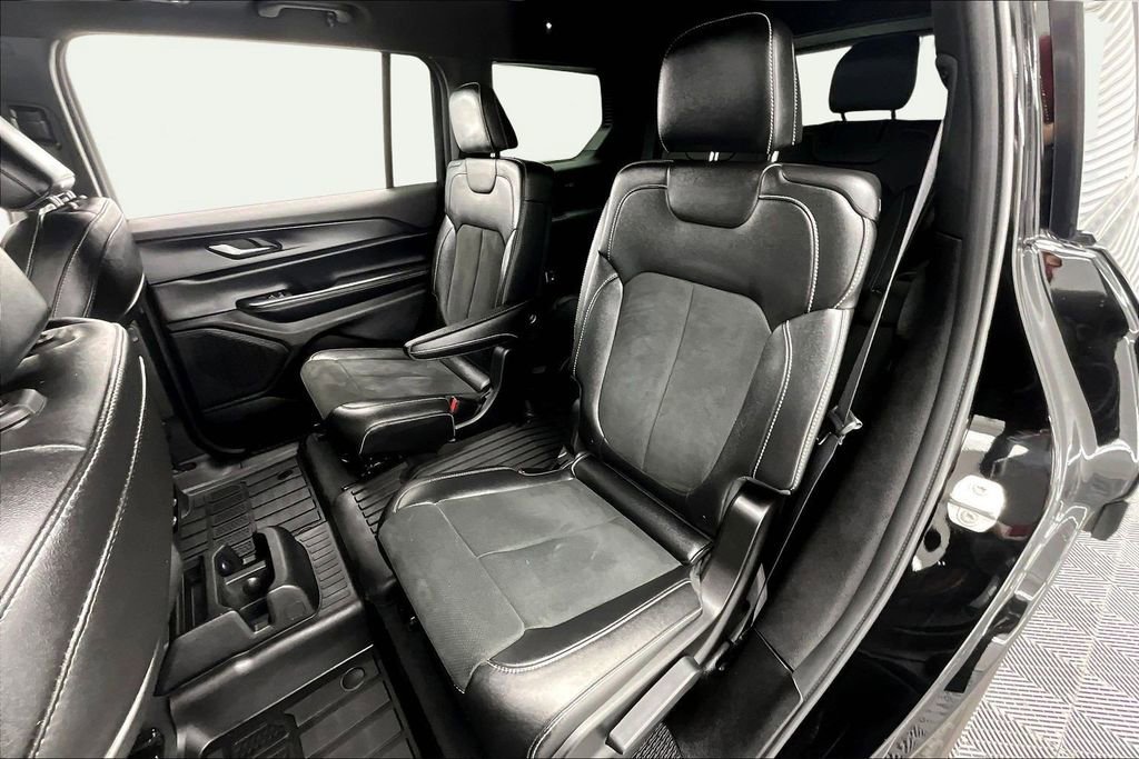 Used 2024 Jeep Grand Cherokee L Altitude AWD/4WD image 26