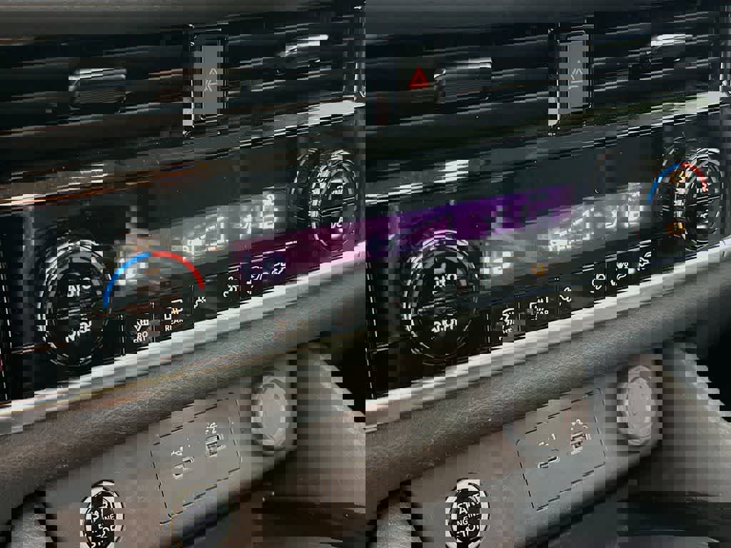 Used 2022 Nissan Rogue SV image 21