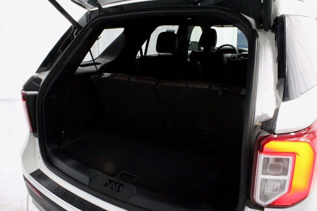 Certified 2022 Ford Explorer Platinum w/ Equipment Group 601A image 16