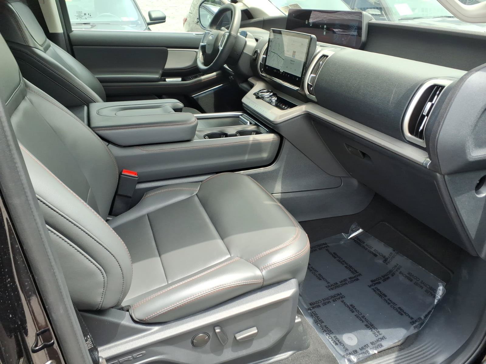 Certified 2025 Ford Expedition Active AWD/4WD image 33