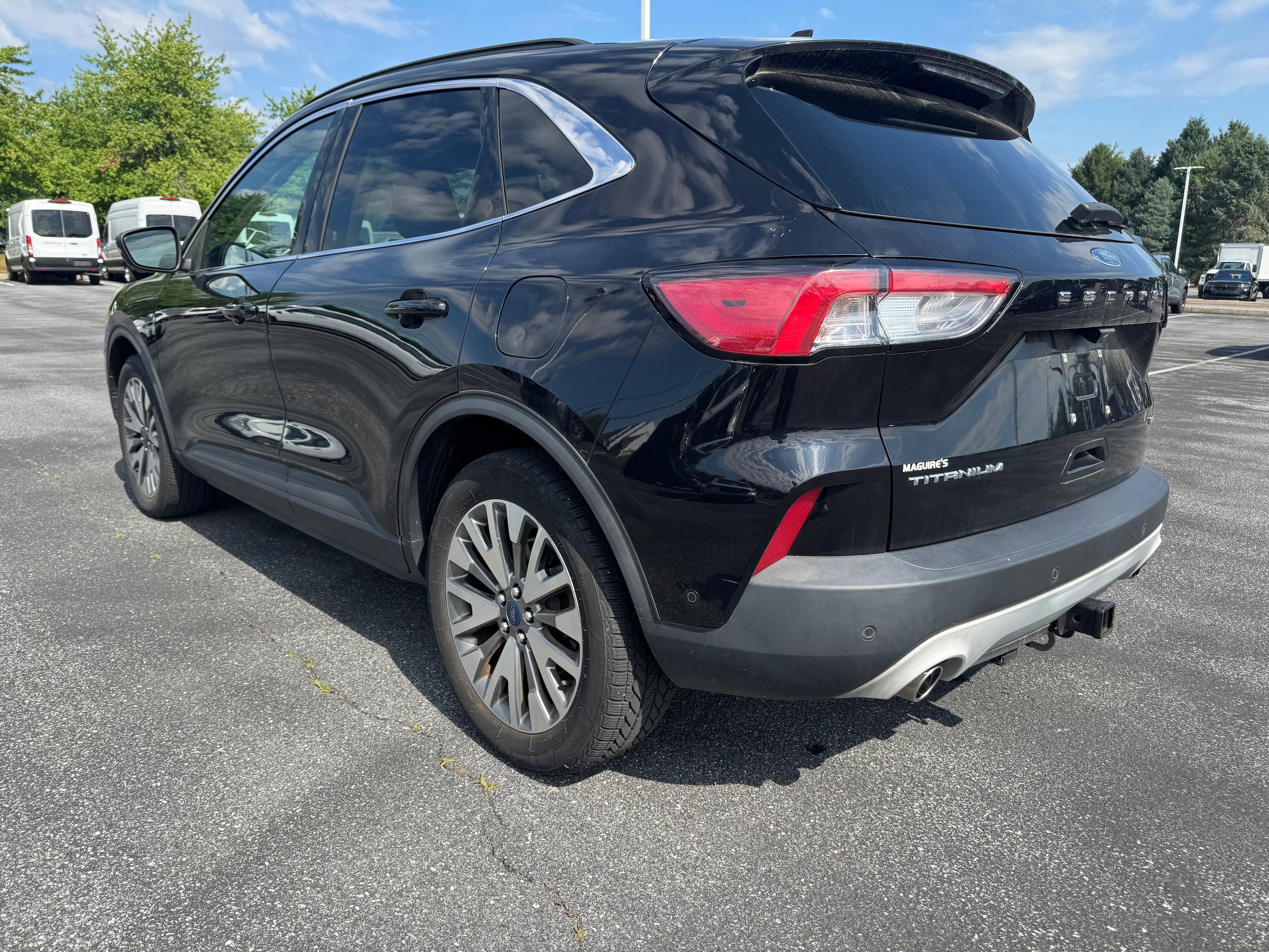 Certified 2020 Ford Escape Titanium w/ Titanium Premium Package 2.0 AWD/4WD image 3