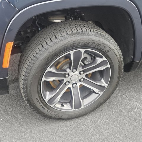 Used 2023 Jeep Grand Wagoneer 4WD w/ Flexible Seating Group image 9