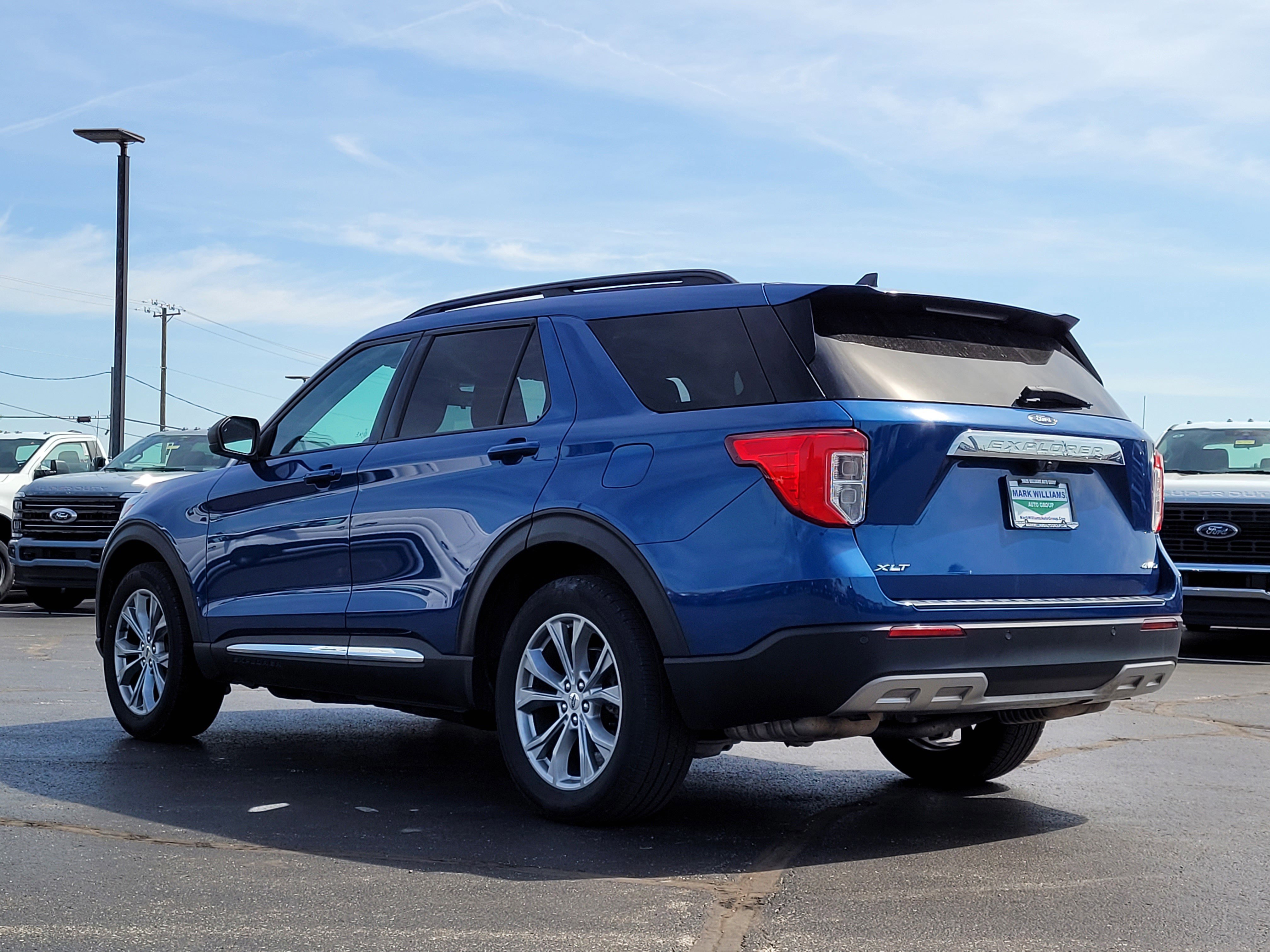 Certified 2022 Ford Explorer XLT w/ Equipment Group 202A AWD/4WD image 3