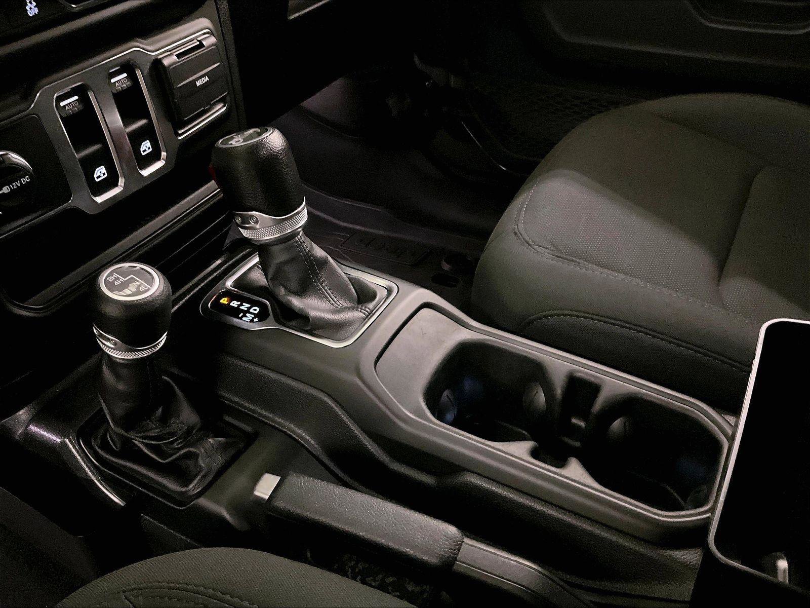 Used 2018 Jeep Wrangler Sport AWD/4WD image 16
