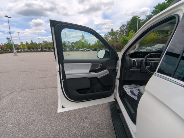 Certified 2025 Ford Expedition Max Platinum w/ Platinum Ultimate Package AWD/4WD image 13