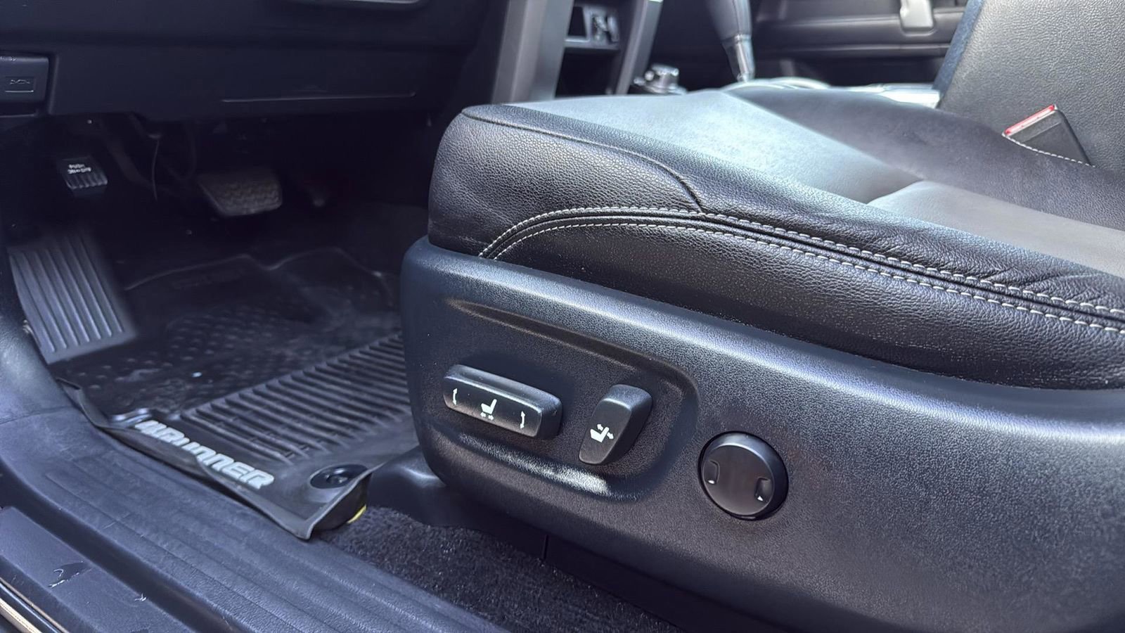 Used 2017 Toyota 4Runner SR5 Premium image 11