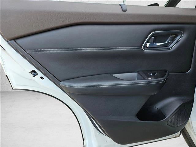 Used 2021 Nissan Rogue SL w/ Premium Package image 22