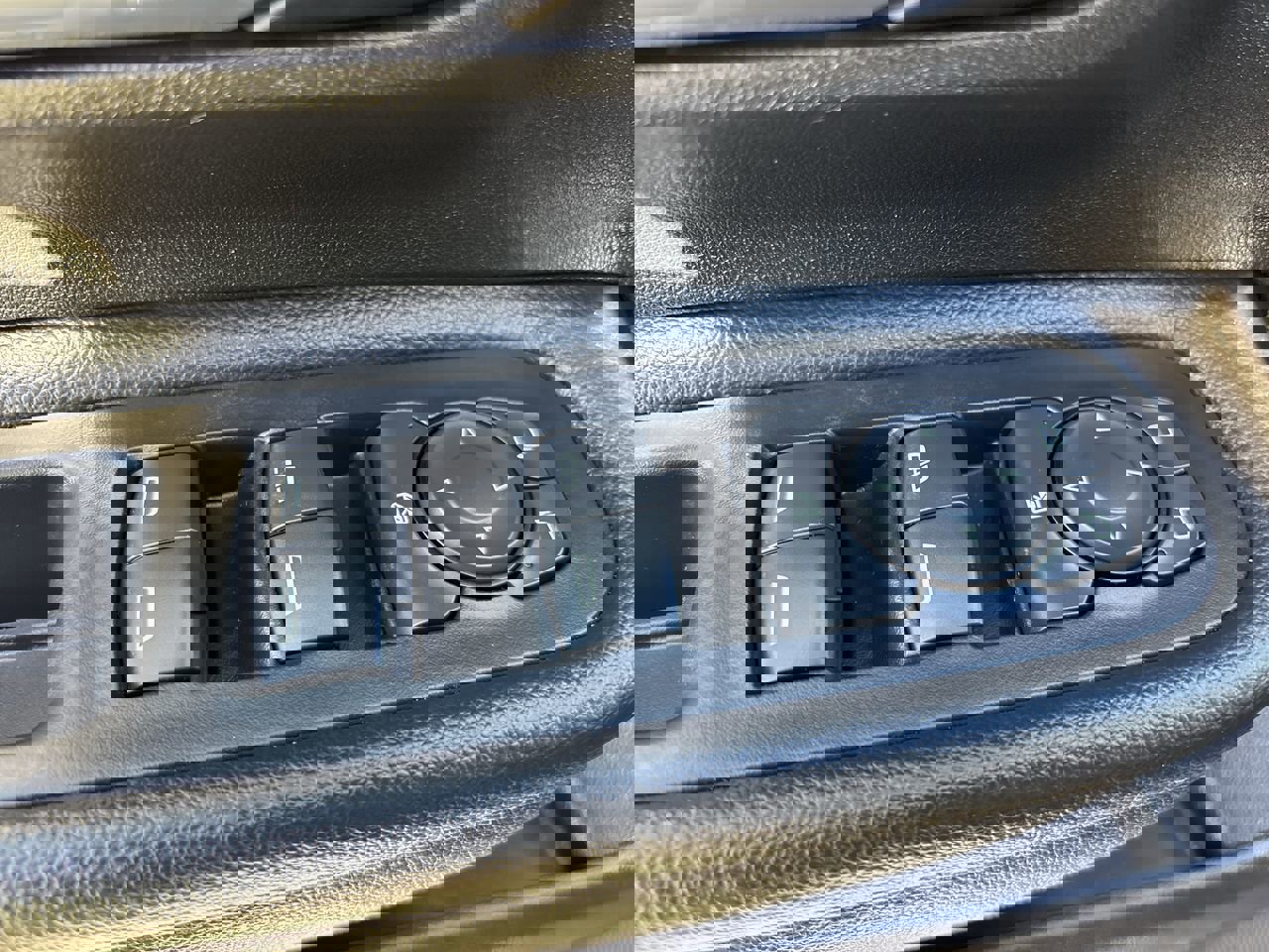 Used 2021 GMC Terrain SLE image 23