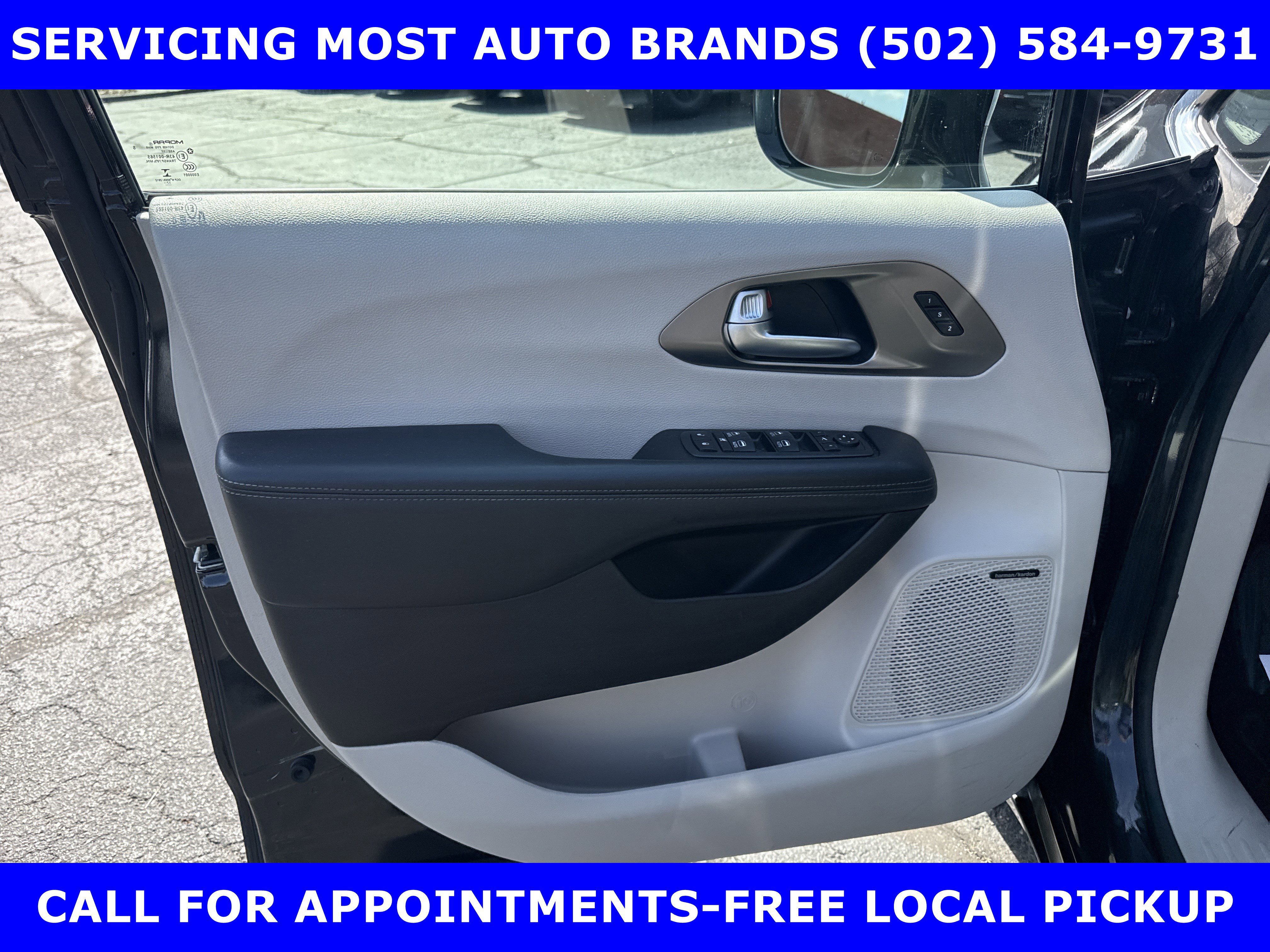 Used 2018 Chrysler Pacifica Limited FWD image 21