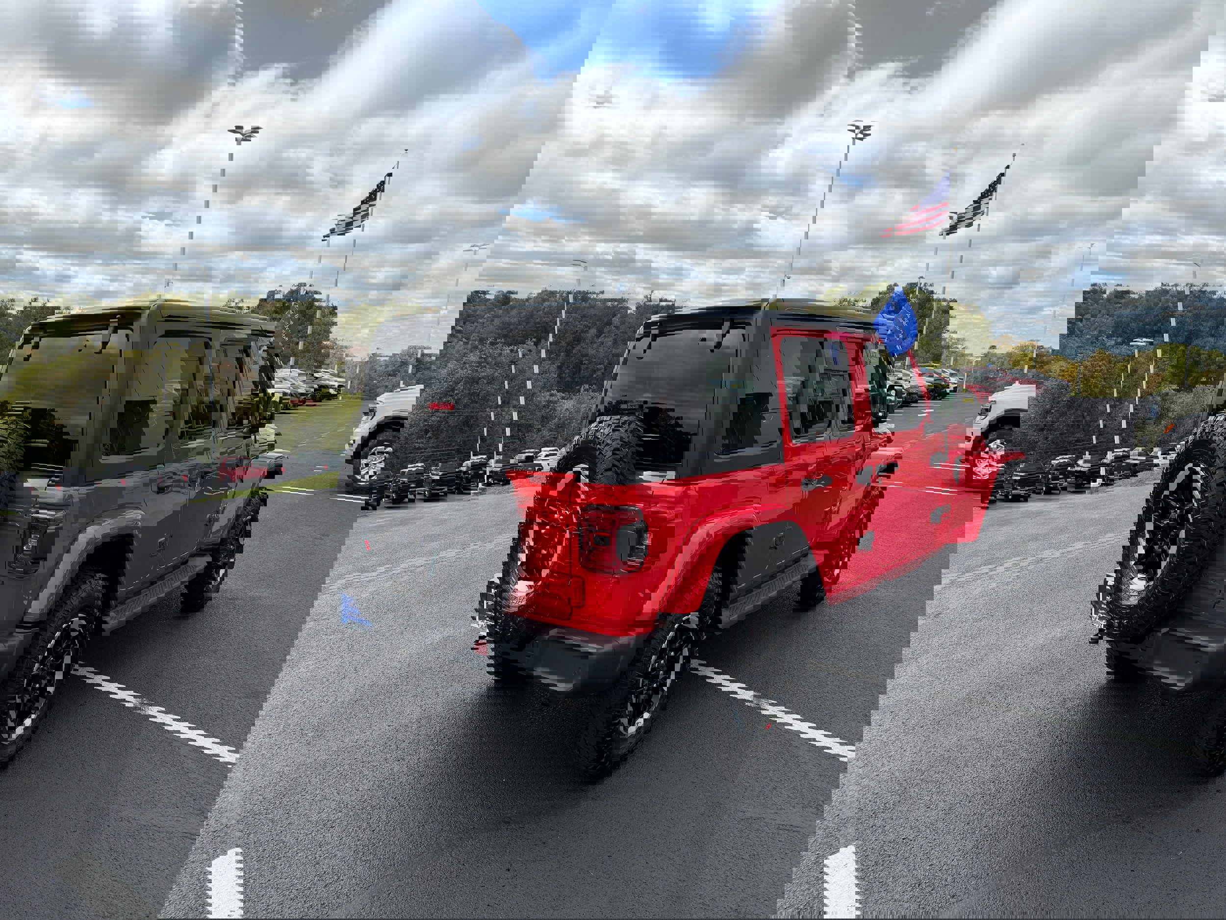 Used 2018 Jeep Wrangler Unlimited Sahara w/ Safety Group image 3