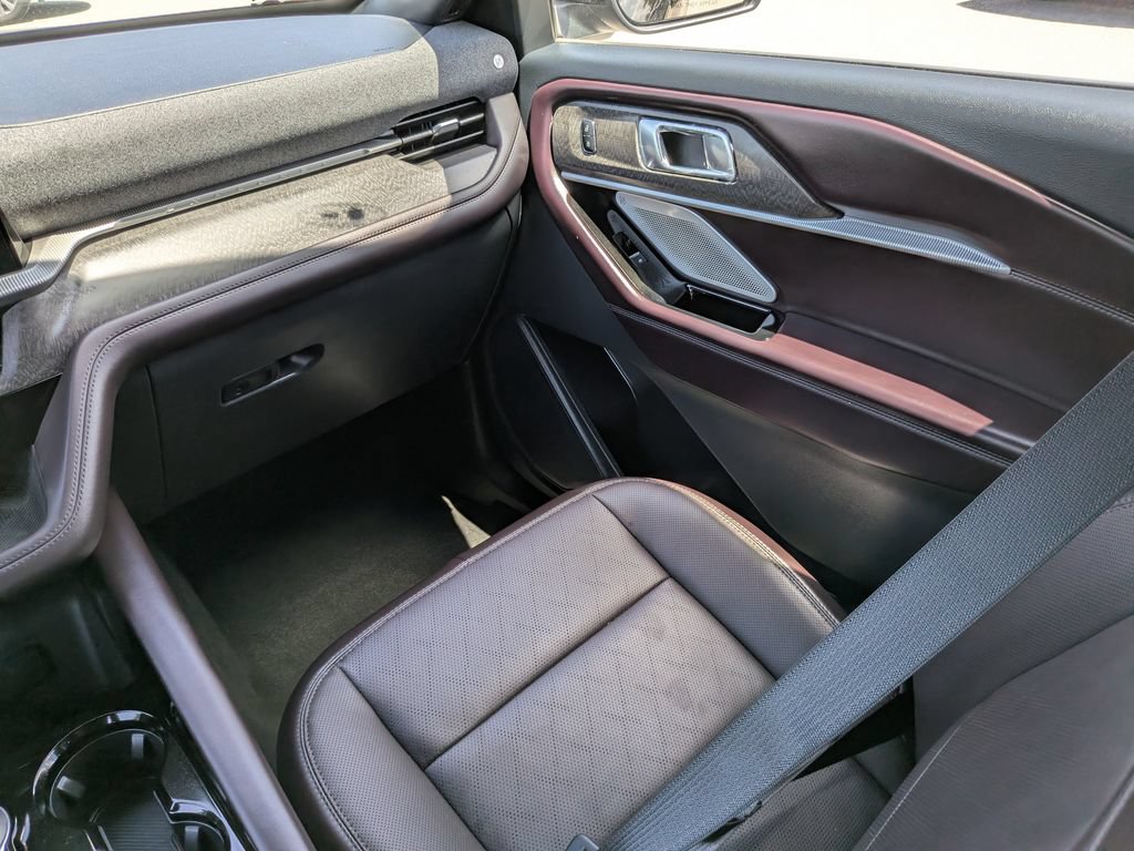 Certified 2026 Ford Explorer Platinum RWD image 16