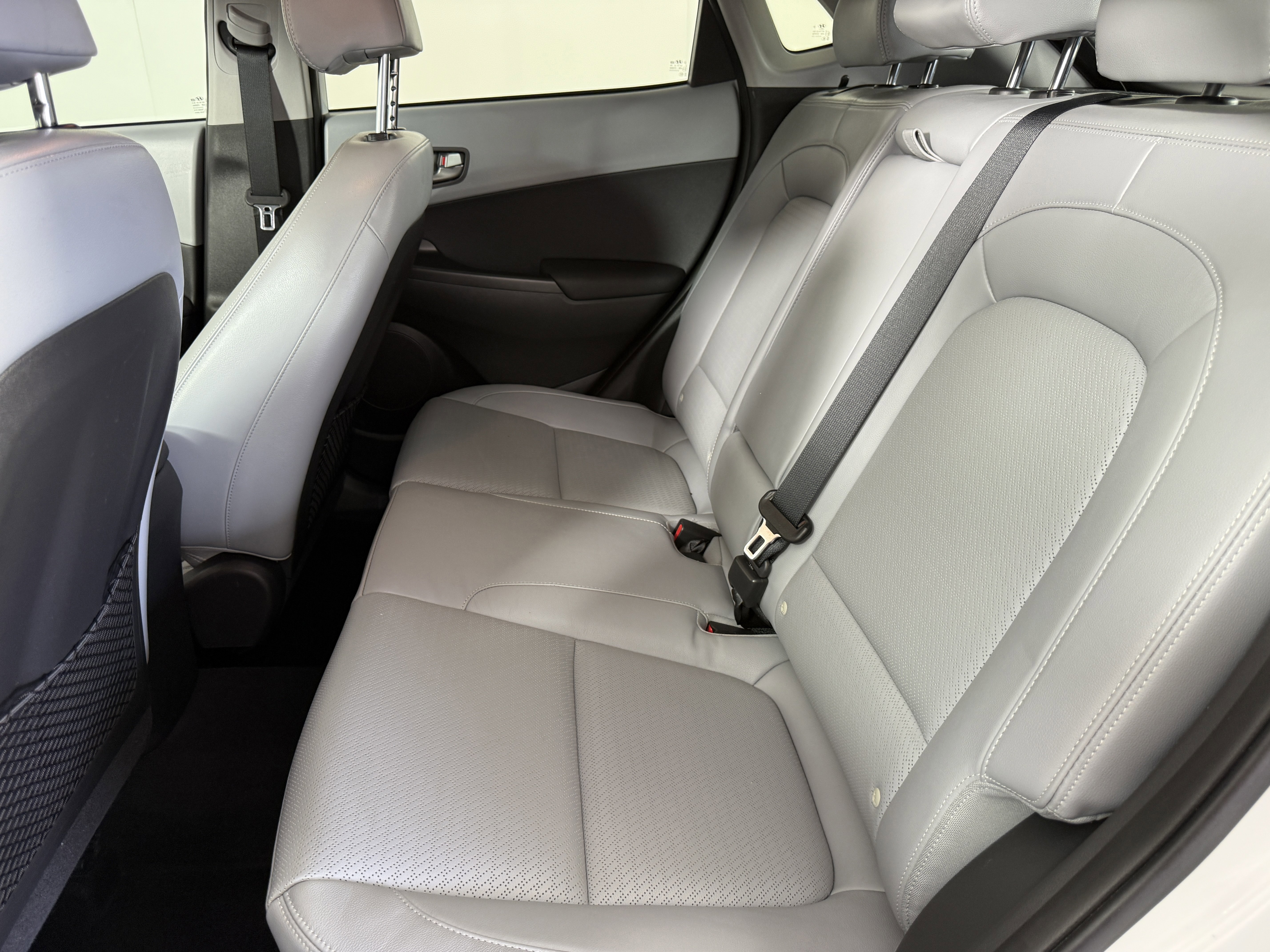 Used 2021 Hyundai Kona Limited w/ Cargo Package image 14