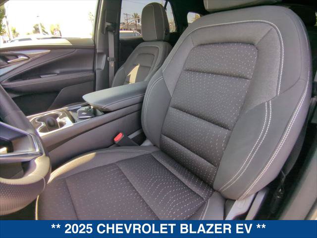Used 2025 Chevrolet Blazer EV LT FWD image 20