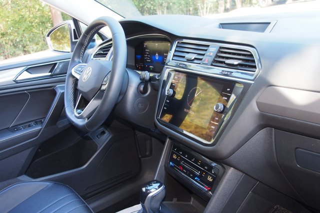 Used 2022 Volkswagen Tiguan SE FWD image 10
