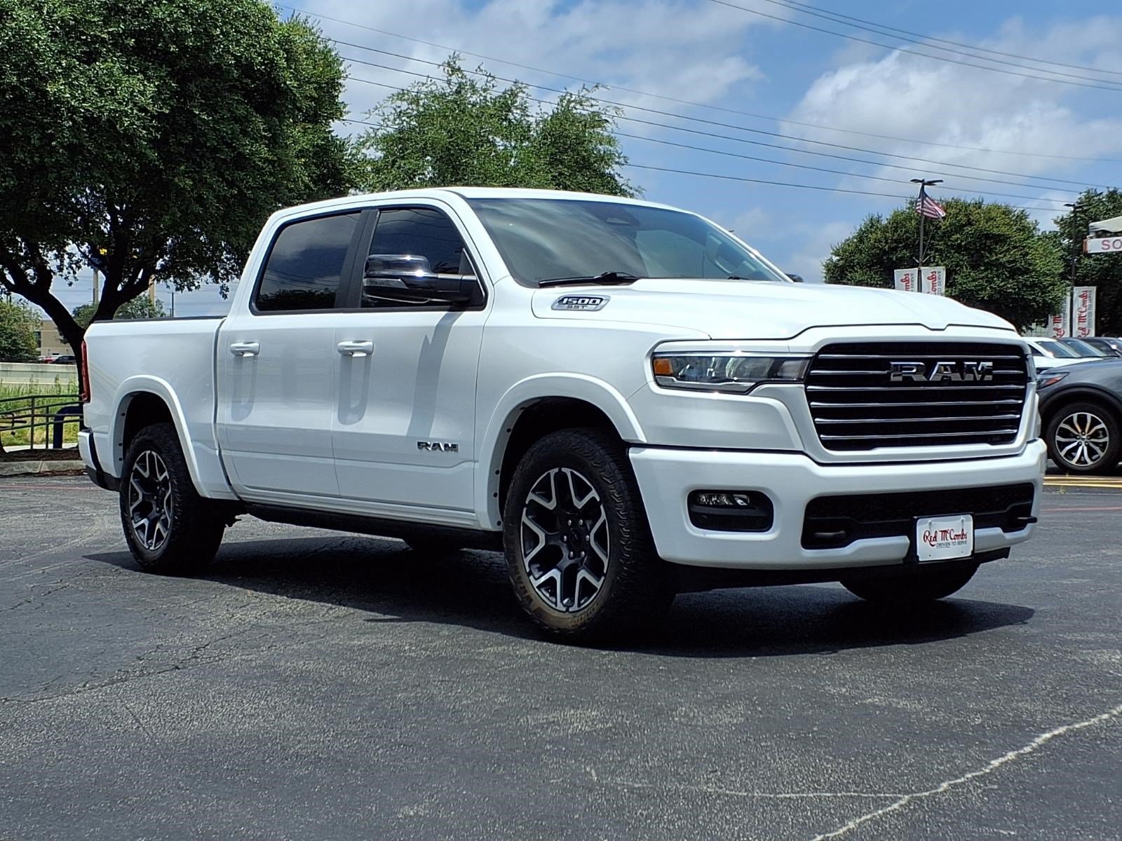 Used 2025 RAM 1500 Laramie AWD/4WD image 4