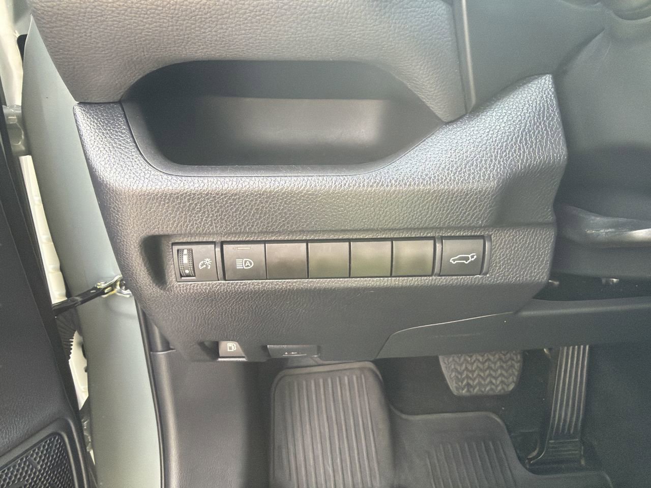 Used 2023 Toyota RAV4 XLE w/ Convenience Package AWD/4WD image 23